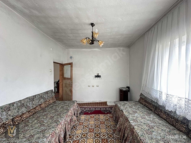 VERAdan KAYMAKLI DA SATILIK MÜSTAKİL EV ve 704M2 ARSASI - Görsel 11