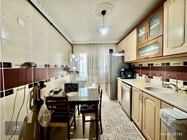 ÖZGÜL EMLAKtan MERKEZİ KONUMDA  KİLERLİ FULL YAPILI MASRAFSIZ ORTA KAT 3+1 DAİRE - Görsel 8