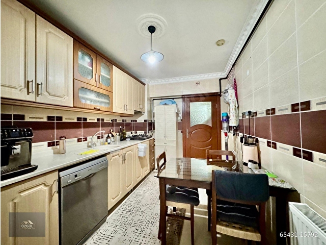 ÖZGÜL EMLAKtan MERKEZİ KONUMDA  KİLERLİ FULL YAPILI MASRAFSIZ ORTA KAT 3+1 DAİRE - Görsel 10