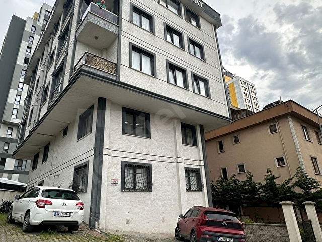 YEDİTEPE ÜNİVERSİTESİ LOKASYONUNDA 1+1 KİRALIK EŞYALI DAİRE