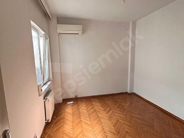 ERKUTUNDAN, HÜSREVGEREDE CADDESİ ÜSTÜ 3+1 KİRALIK DAİRE - Görsel 24
