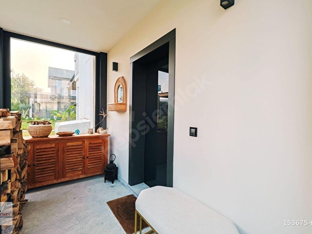 Premium Mülk Uzmanından Güzelbahçede Satılık Villa - Görsel 13