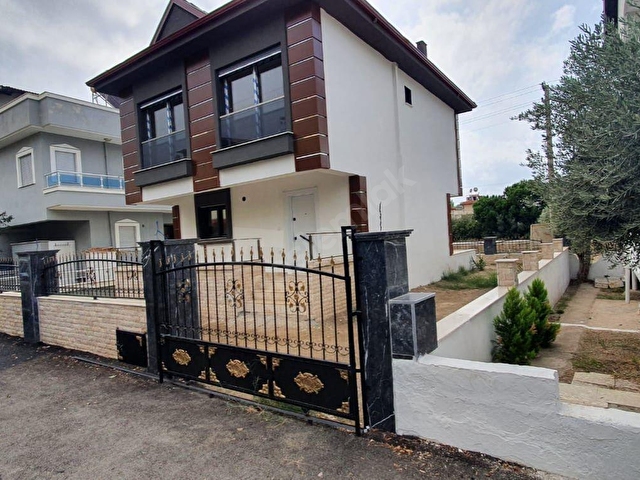 Tahir Emlak Tan Buyuk Bahceli Mustakil Otoparkli Satilik Villa 86557 868 Hurriyet Emlak