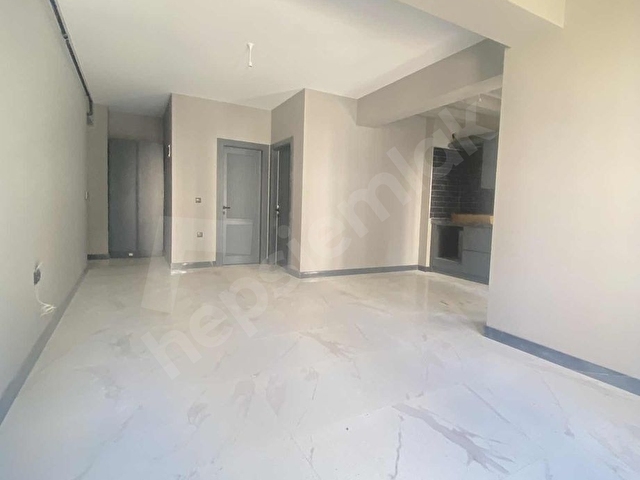 EMRE SAĞLAMDAN ANAYOLA CEPHE BİNADA SATILIK 1+1 DAİRE - Görsel 12