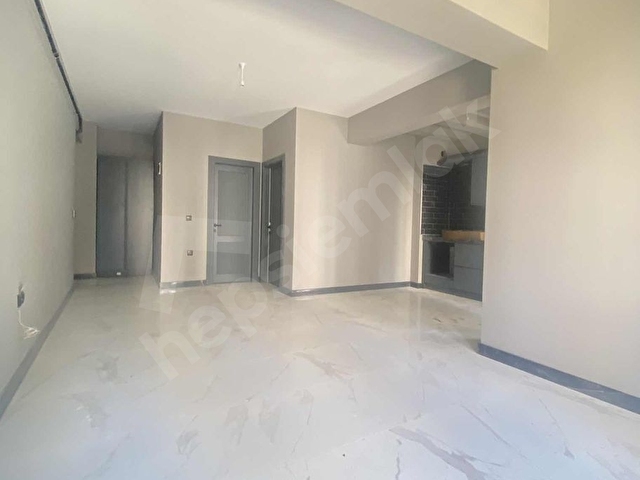 EMRE SAĞLAMDAN ANAYOLA CEPHE BİNADA SATILIK 1+1 DAİRE - Görsel 13