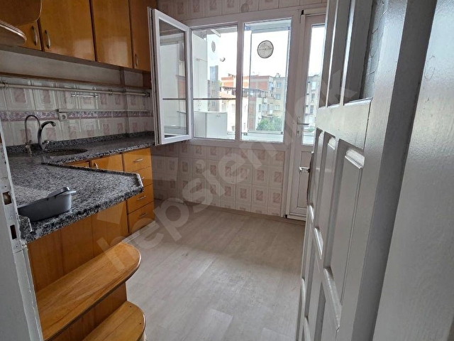Reşatbey Mah. ara kat kiralık daire - Görsel 14
