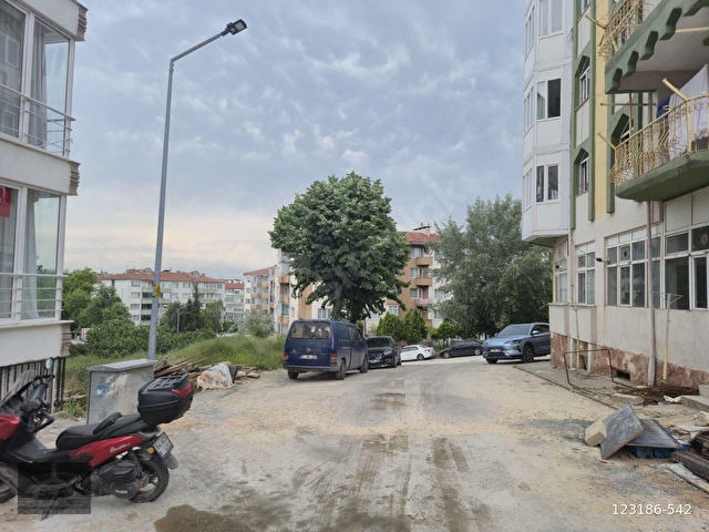 Adaplatinden Bilecik Merkezde garaj üstü 85m2 kiracılı 2+1 daire - Görsel 3