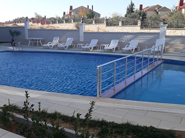 Seferihisar Da Kiralik Site Icinde Havuzlu Dogalgazli 2 1 Daire 77565 503 Hurriyet Emlak