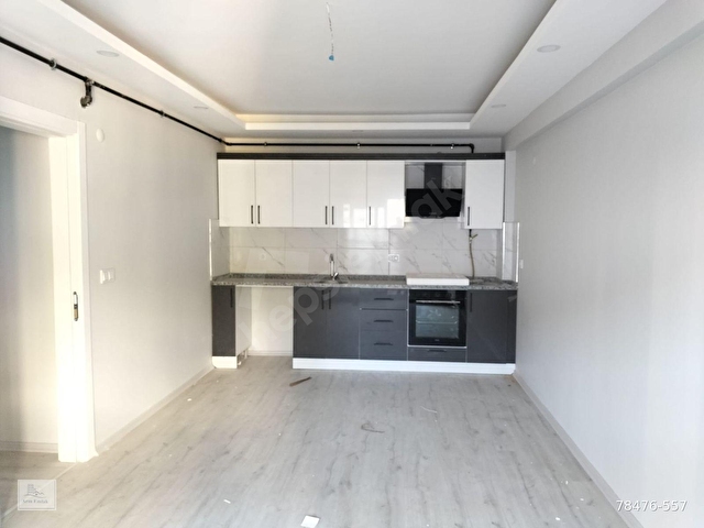 MENEMEN KOYUNDERE ANAYOLA YAKIN GENİŞ SOKAKTA KİRALIK 2+1 DAİRE