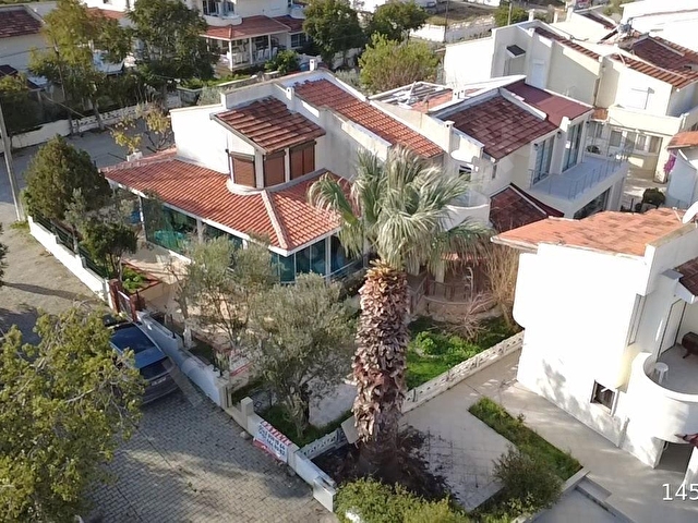 ÇEŞME GERMİYAN BURCU SİTESİNDE İKİ BAHÇELİ DUBLEKS YAZLIK - Görsel 2