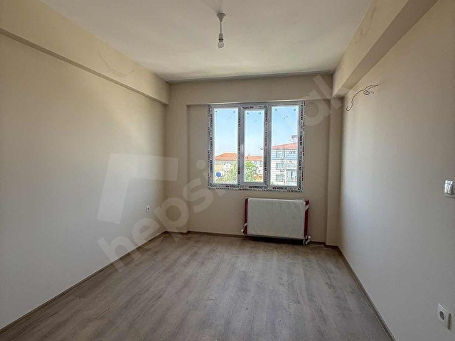 Sıfır 2+1 Ebeveyn Banyolu Cam Balkon Kombi ve Petekler Takılı - Görsel 14
