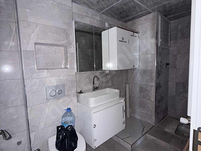 Sıfır 2+1 Ebeveyn Banyolu Cam Balkon Kombi ve Petekler Takılı - Görsel 12