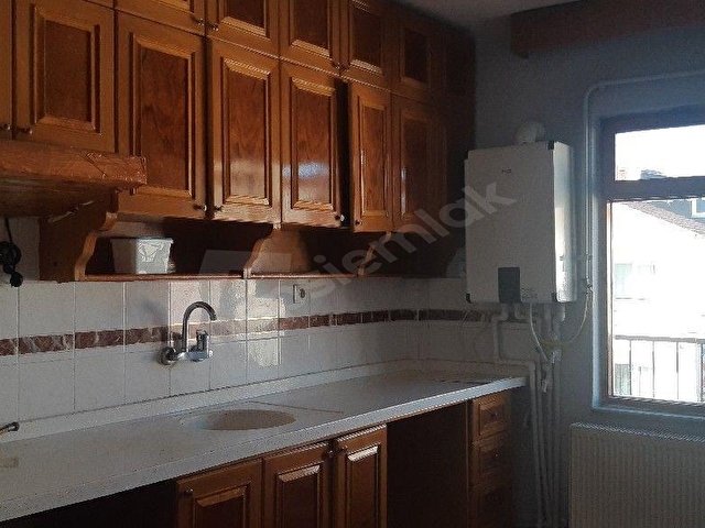 ÇAKMAK EMLAK,AMASYA/MERKEZ B.İÇİ 3+1DOĞ+KOMBİ+ASANSÖR
