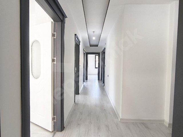 ERCİŞTE KIŞLADA KİRALIK 3+1 KİLERLİ DAİRE - Görsel 8