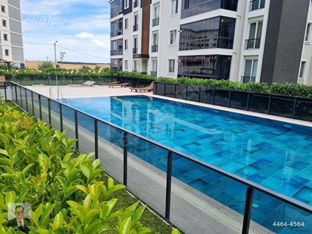 ÇORLU ZAFER MAHAALLESİNDE | EVEREST LİFE 1 SİTESİNDE KİRALIK SIFIR 1+1 BAHÇE KATI DAİRE - Görsel 3