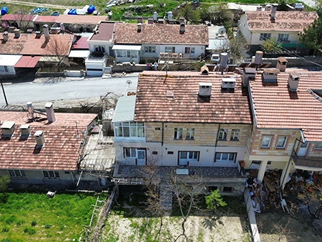 ÜRGÜP ELİT EMLAKTAN BAHÇELİEVLERDE 3 KATLI,317 m2 MÜSTAKİL EV - Görsel 8