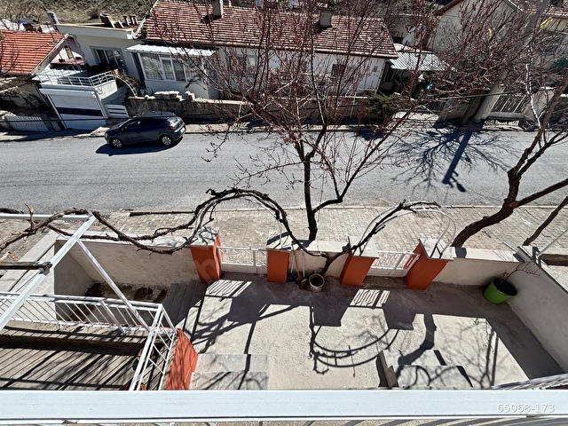 ÜRGÜP ELİT EMLAKTAN BAHÇELİEVLERDE 3 KATLI,317 m2 MÜSTAKİL EV - Görsel 7