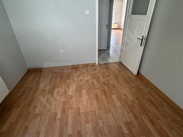 KOLEJ MEKTEP SOKAKTA 3 KAT KOMBİLİ 3+1 DAİRE - Görsel 17