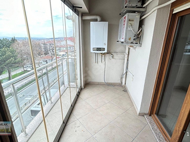 ANA CADDE ÜZERİNDE EBEVEYN BANYOLU KAPALI OTOPARKLI 3+1 GENİŞ FERAH KİRALIK DAİRE - Görsel 5