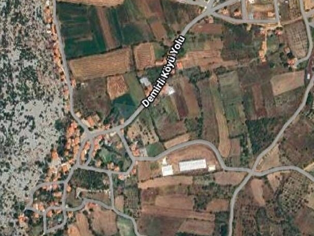 BUCAK KAYIDA KONUT İMARLI, SUYU BAĞLI, KÖŞEBAŞI HAZIR BAHÇE - Görsel 3