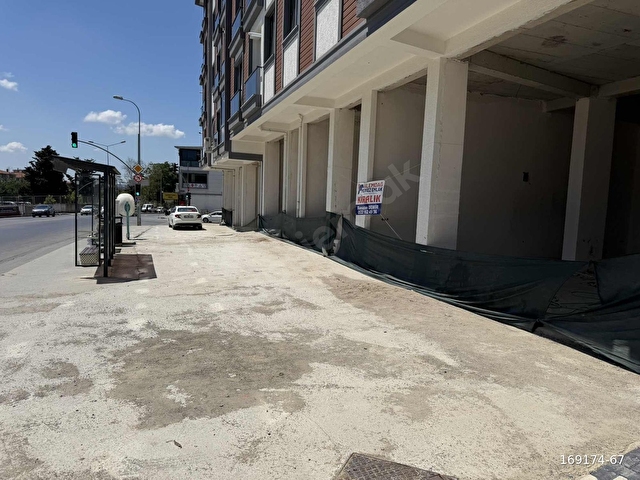ALEMDAĞ EN İŞLEK SARAY CADDESİ ÜZERİNDE GENİŞ DEPOLU DÜKKAN - Görsel 2