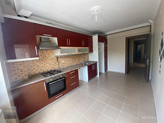 MERKEZDE DOGALGAZLİ ARAKAT 3+1 GENİŞ DAİRE