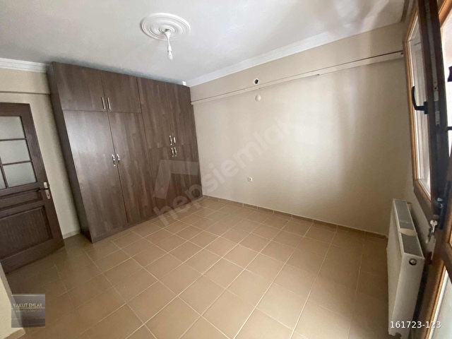 MERKEZDE DOGALGAZLİ ARAKAT 3+1 GENİŞ DAİRE - Görsel 5