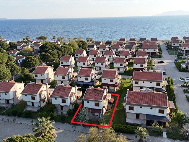 BORSEMDEN SALİHLERALTINDA DENİZE 150 m KİRALIK 4+1 LÜKS VİLLA