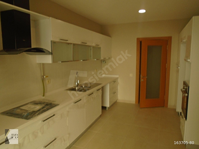 Kiptaş Vaditepe 3.Bölge Kiralık 4+1 Güney Cephe Daire 202m2 - Görsel 16