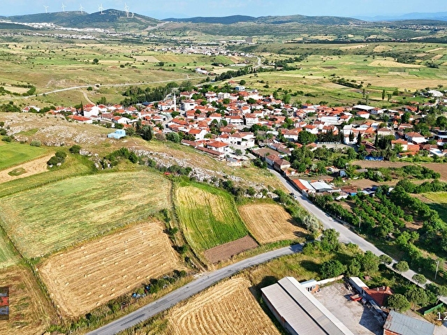 RE/MAX İNCİDEN KARESİ NAİPLİ KÖY MÜCAVİR ALANINDA SATILIK TARLA