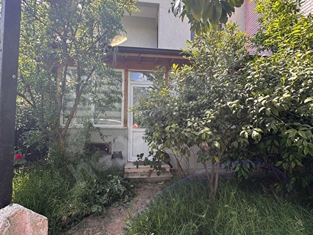 SAPANCA GÖL EMLAKTAN KIRKPINARIN MERKEZİNDE 5+1 MANZARALI TRİPLEKS VİLLA - Görsel 4