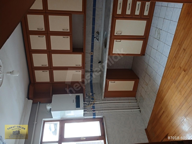 TOKAT EMLAKTAN ŞEHİR MERKEZİNDE KİRALIK 2+1 DAİRE