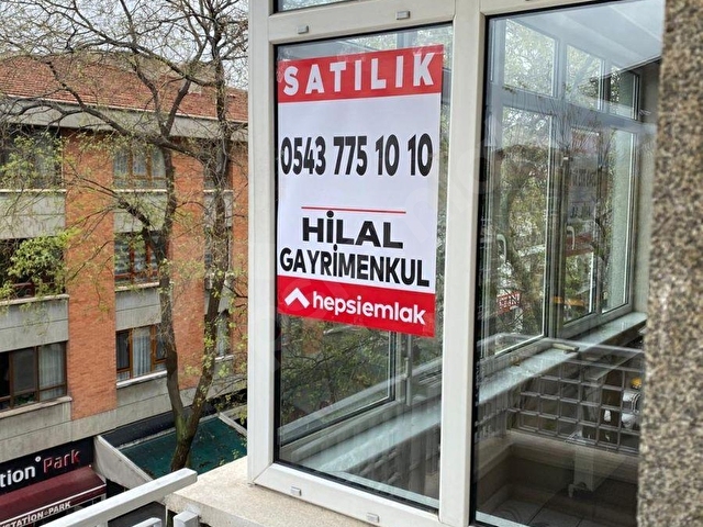 BAHÇELİEVLER de 140 m2 KATTA TEK 3+1 SATILIK GENİŞ DAİRE - Görsel 19