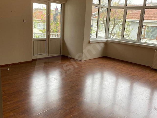 BAHÇELİEVLER de 140 m2 KATTA TEK 3+1 SATILIK GENİŞ DAİRE - Görsel 9