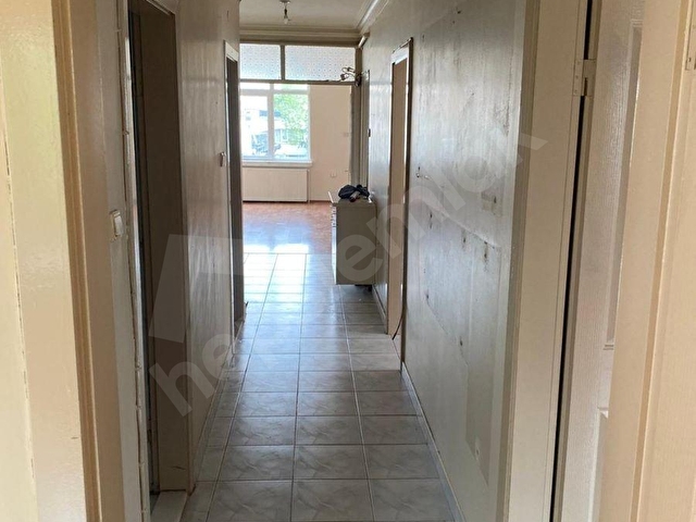 BAHÇELİEVLER de 140 m2 KATTA TEK 3+1 SATILIK GENİŞ DAİRE - Görsel 5