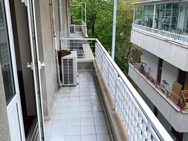 BAHÇELİEVLER de 140 m2 KATTA TEK 3+1 SATILIK GENİŞ DAİRE - Görsel 15