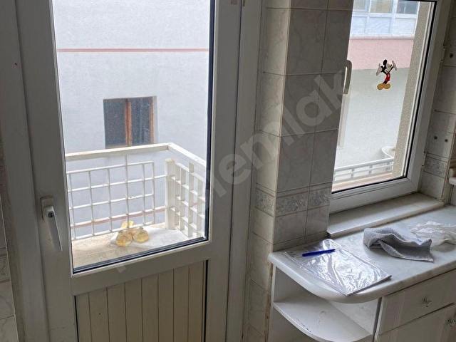 BAHÇELİEVLER de 140 m2 KATTA TEK 3+1 SATILIK GENİŞ DAİRE - Görsel 23
