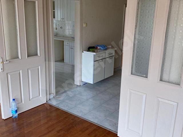 BAHÇELİEVLER de 140 m2 KATTA TEK 3+1 SATILIK GENİŞ DAİRE - Görsel 4