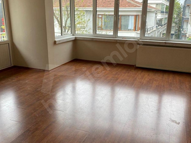 BAHÇELİEVLER de 140 m2 KATTA TEK 3+1 SATILIK GENİŞ DAİRE - Görsel 10