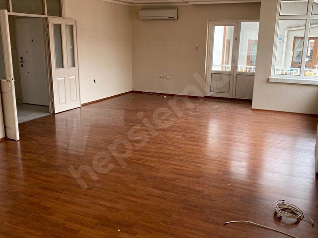BAHÇELİEVLER de 140 m2 KATTA TEK 3+1 SATILIK GENİŞ DAİRE - Görsel 7