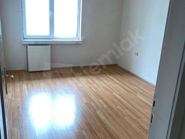 BAHÇELİEVLER de 140 m2 KATTA TEK 3+1 SATILIK GENİŞ DAİRE - Görsel 26