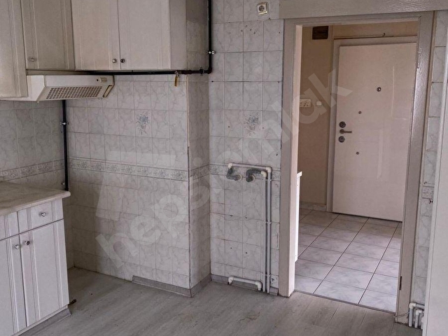 BAHÇELİEVLER de 140 m2 KATTA TEK 3+1 SATILIK GENİŞ DAİRE - Görsel 25