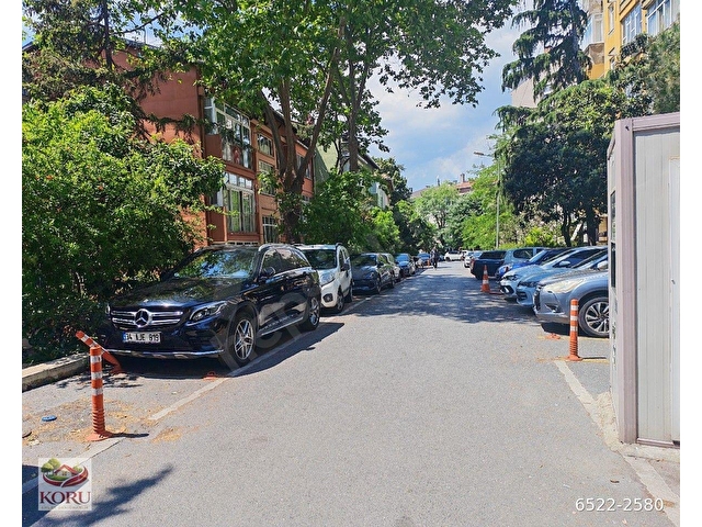 ETİLER MERKEZDE PETROL SİTESİNDE OTOPARKLI YEŞİLLİKLER İÇİNDE BAKIMLI DAIRE