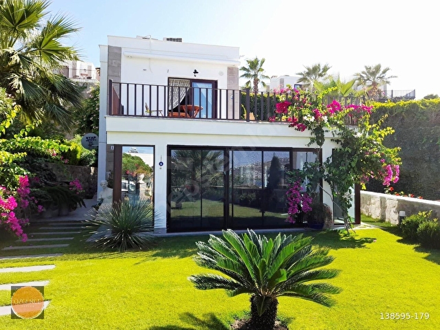 Gündoğanda 3+1 Deniz Manzaralı ve bahçeli Kiralık Villa