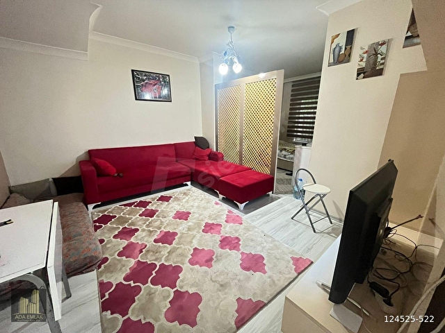 KUYUYAZI CADDESİNDE MANTOLAMALI BİNADA 1+1 FULL EŞYALI KİRALIK