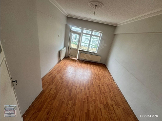 CADDE ÜZERNDE ÜÇ BALKONLU KATTA BAĞIMSIZ ÖN CEPHE 3+1 DAİRE - Görsel 28