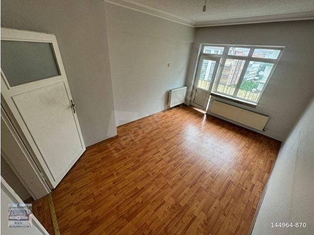 CADDE ÜZERNDE ÜÇ BALKONLU KATTA BAĞIMSIZ ÖN CEPHE 3+1 DAİRE - Görsel 27