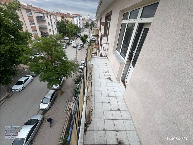 CADDE ÜZERNDE ÜÇ BALKONLU KATTA BAĞIMSIZ ÖN CEPHE 3+1 DAİRE - Görsel 21
