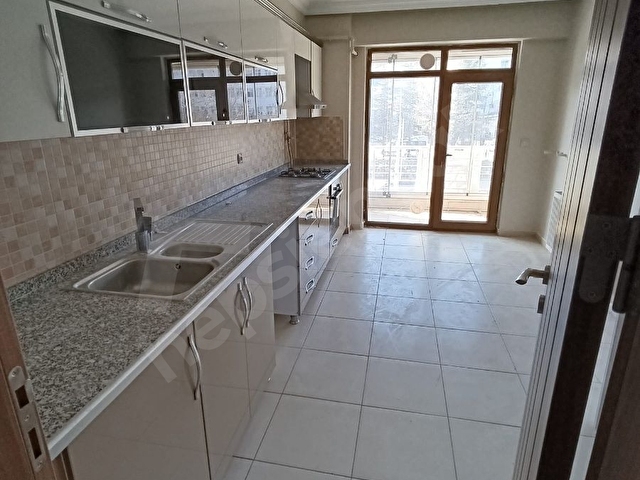 TUNCELİ HUZUR EMLAKTAN SATILIK 3+1 DAİRE CADDE ÜSTÜ 150M² - Görsel 8
