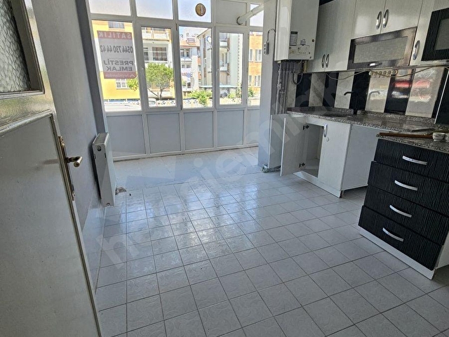 CUMHURİYET MAHALLESİ KAPALI PAZAR  YAKININDA ZİNCİR MARKETLER BULUNAN DOĞALGAZLI 2+1 SATILIK DAİRE - Görsel 6
